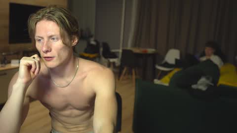 OLIVERpvt is open online show from 01/20/25, 01:00