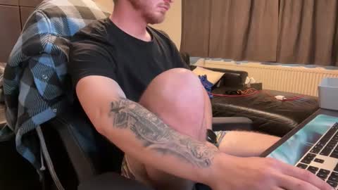 Snapshot of _stevie___ chatting on 10/24/25, 03:30 _stevie___ online show from 10/24/25, 03:30