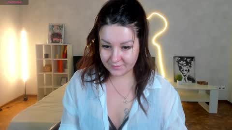 Snapshot of _still_her chatting on 12/04/25, 01:15 Erica online show from 12/04/25, 01:15