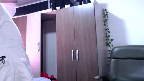 _svetlana_buenachica_ online show from 09/19/25, 02:57