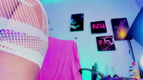 Snapshot of _sweet_kuromi chatting on 10/18/25, 05:21 Kuromi online show from 10/18/25, 05:21