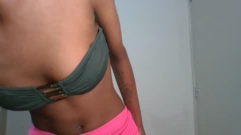 Snapshot of _sweetebony_r chatting on 05/18/26, 06:30 _sweetebony_r online show from 05/18/26, 06:30
