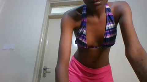 Snapshot of _sweetebony_r chatting on 05/20/26, 11:38 _sweetebony_r online show from 05/20/26, 11:38