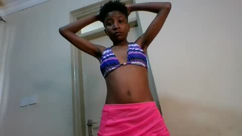Snapshot of _sweetebony_r chatting on 06/12/26, 07:51 _sweetebony_r online show from 06/12/26, 07:51