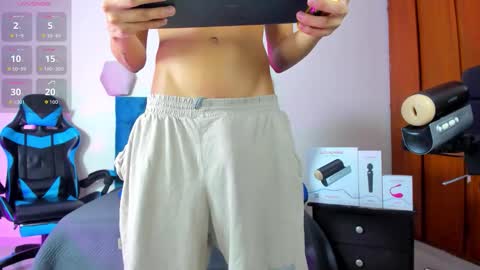 Snapshot of _taylor_black chatting on 09/24/25, 09:18 Taylor online show from 09/24/25, 09:18