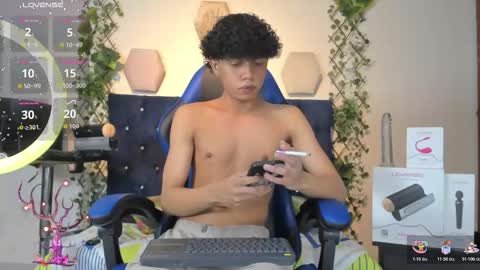 Snapshot of _taylor_black chatting on 11/13/25, 01:37 Taylor online show from 11/13/25, 01:37