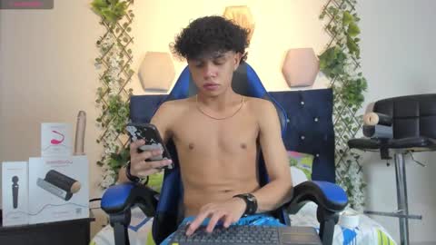 Snapshot of _taylor_black chatting on 11/19/25, 08:20 Taylor online show from 11/19/25, 08:20