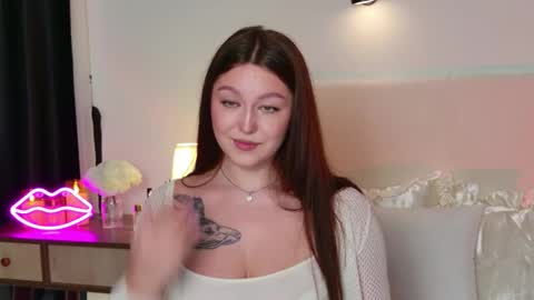 _tessa_may_ online show from 10/28/25, 09:28