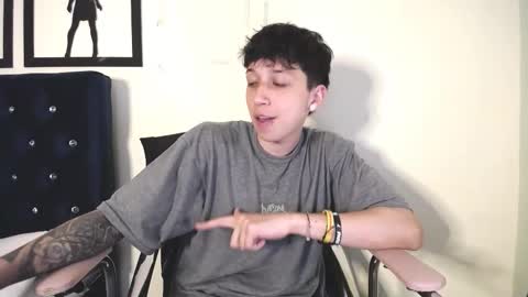 Thomas online show from 10/21/25, 01:50