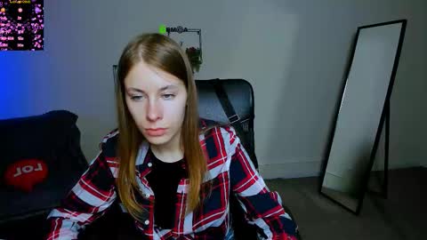 Snapshot of _tiana_moon chatting on 09/18/25, 05:20 _tiana_moon online show from 09/18/25, 05:20