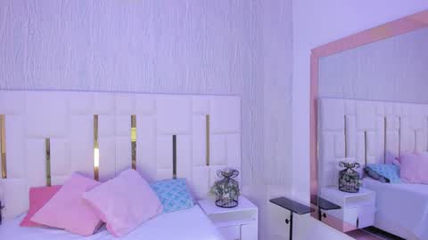 Snapshot of _tinyrousse_ chatting on 10/05/25, 07:01 Rousse online show from 10/05/25, 07:01