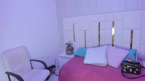 Snapshot of _tinyrousse_ chatting on 10/06/25, 06:49 Rousse online show from 10/06/25, 06:49