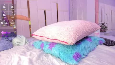 Snapshot of _tinyrousse_ chatting on 10/22/25, 07:41 Rousse online show from 10/22/25, 07:41