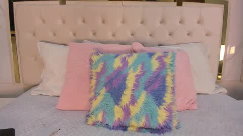 Snapshot of _tinyrousse_ chatting on 11/27/25, 07:27 Rousse online show from 11/27/25, 07:27