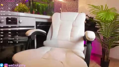 Julia online show from 09/22/25, 06:59