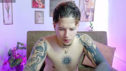 _tyleer_ online show from 10/06/25, 05:21