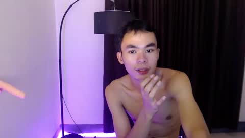 Snapshot of _urhotjessie_ chatting on 12/14/25, 11:59 jessie online show from 12/14/25, 11:59