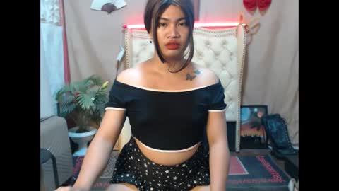 _urmorena_ online show from 10/06/25, 11:07
