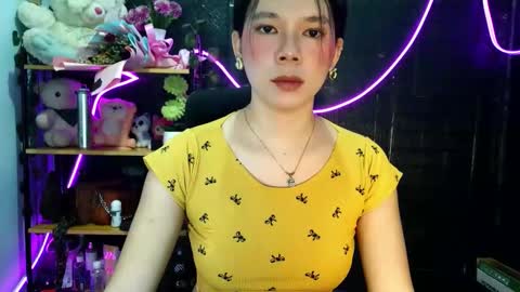 Snapshot of _urpetitegirl chatting on 05/10/26, 10:20 _urpetitegirl online show from 05/10/26, 10:20