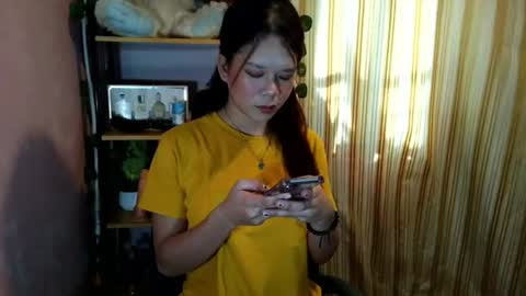 Snapshot of _urpetitegirl chatting on 06/12/26, 12:20 _urpetitegirl online show from 06/12/26, 12:20
