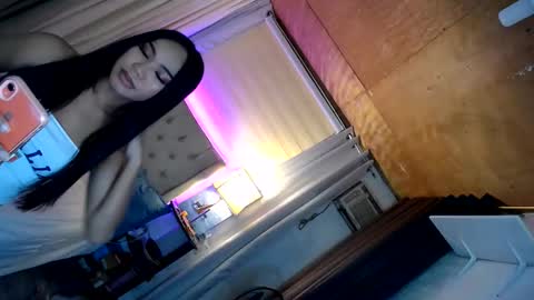 Snapshot of _ursweetapple_ chatting on 01/17/25, 03:45 MS. apple online show from 01/17/25, 03:45