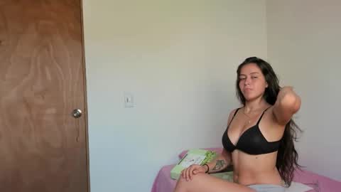 Snapshot of _valentina_69 chatting on 11/07/25, 04:29 _valentina_69 online show from 11/07/25, 04:29