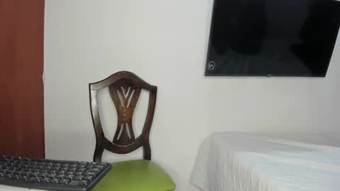 Snapshot of _valentina_69 chatting on 06/11/26, 12:32 _valentina_69 online show from 06/11/26, 12:32