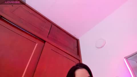 _valeria_saenz_ online show from 11/10/25, 02:21