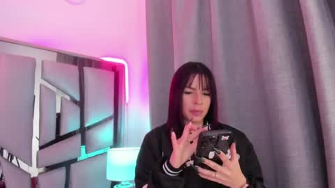 _valeria_saenz_ online show from 06/25/26, 03:28