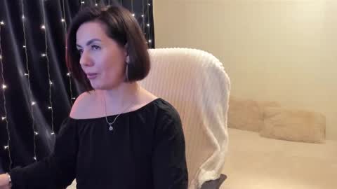 Snapshot of _vallylove chatting on 03/03/25, 10:52 _vallylove online show from 03/03/25, 10:52