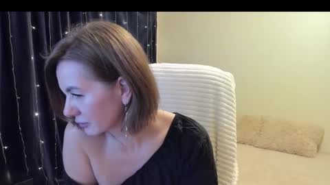 Snapshot of _vallylove chatting on 10/02/25, 09:22 _vallylove online show from 10/02/25, 09:22