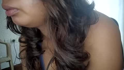 _vanshika_0 online show from 09/15/25, 08:03
