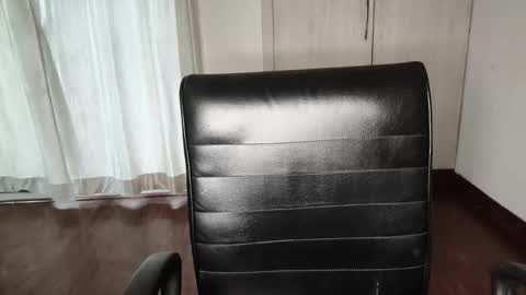 _vanshika_0 online show from 10/13/25, 12:05