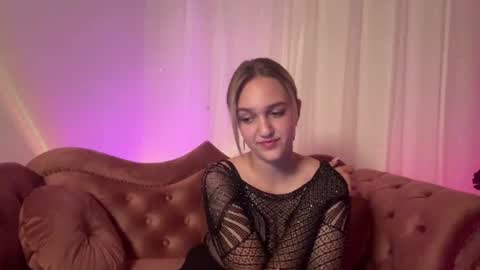  Luna  online show from 06/25/26, 10:42