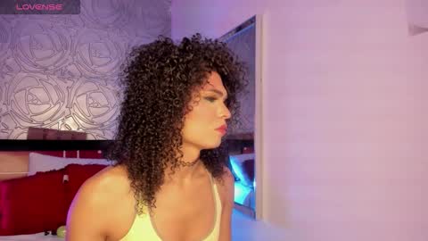 Snapshot of _vennuss_ chatting on 09/21/25, 04:03 Venus online show from 09/21/25, 04:03