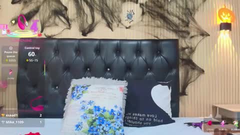 Snapshot of _veronica_tits chatting on 10/31/25, 04:35 Veronica  online show from 10/31/25, 04:35