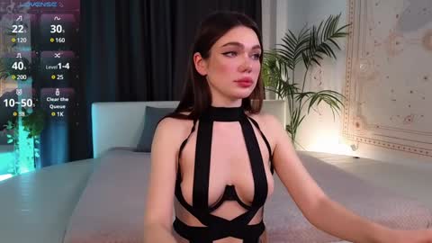 Vickie online show from 01/18/25, 04:53