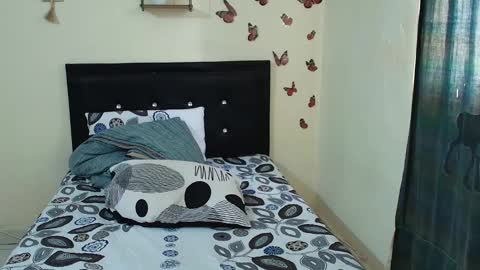 Snapshot of _victoriia_971 chatting on 10/24/25, 12:01 _victoriia_971 online show from 10/24/25, 12:01