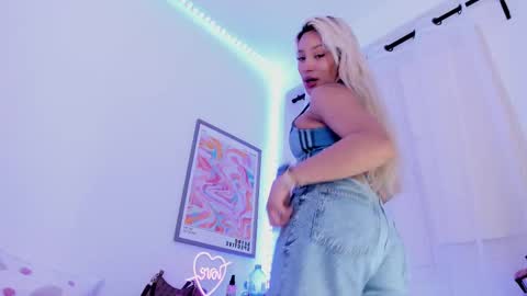 Snapshot of _viioletweekend_ chatting on 02/26/25, 09:16 online show from 02/26/25, 09:16