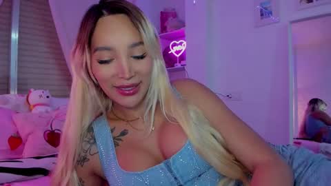 Snapshot of _viioletweekend_ chatting on 12/02/25, 09:32 online show from 12/02/25, 09:32