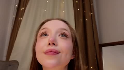 Snapshot of _violet_mills_ chatting on 01/12/25, 02:24 Violet online show from 01/12/25, 02:24