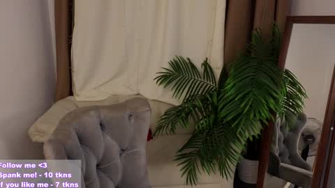 Snapshot of _violet_mills_ chatting on 01/31/25, 02:26 Violet online show from 01/31/25, 02:26