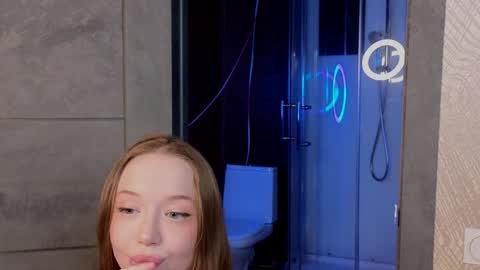 Snapshot of _violet_mills_ chatting on 02/05/25, 11:28 Violet online show from 02/05/25, 11:28