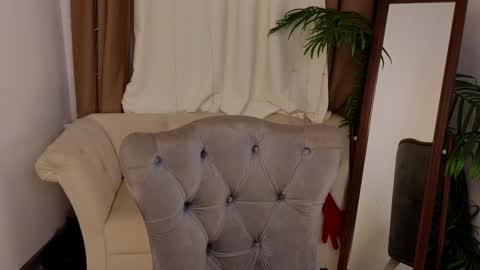 Snapshot of _violet_mills_ chatting on 02/12/25, 08:40 Violet online show from 02/12/25, 08:40