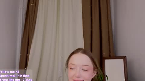 Snapshot of _violet_mills_ chatting on 02/19/25, 11:25 Violet online show from 02/19/25, 11:25