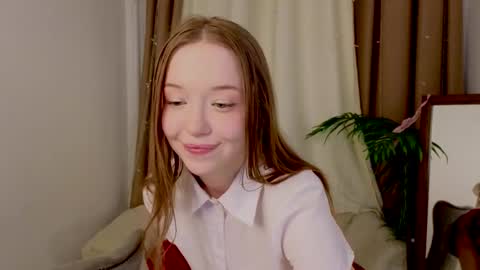 Snapshot of _violet_mills_ chatting on 02/23/25, 02:29 Violet online show from 02/23/25, 02:29