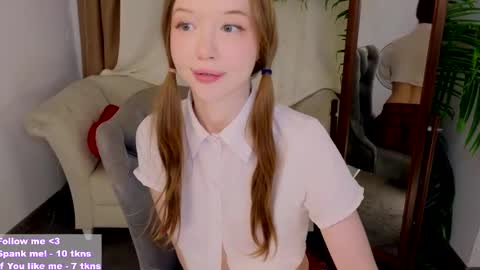 Snapshot of _violet_mills_ chatting on 03/09/25, 02:29 Violet online show from 03/09/25, 02:29
