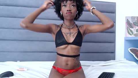 _violet_moon1 online show from 03/01/25, 09:59