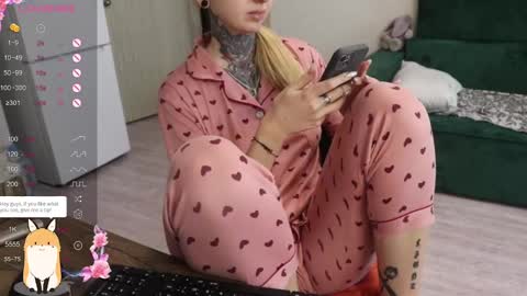 Snapshot of _viv1an_ chatting on 01/03/25, 10:31 Alis online show from 01/03/25, 10:31