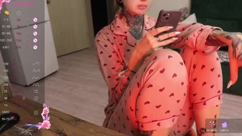 Snapshot of _viv1an_ chatting on 01/04/25, 11:33 Alis online show from 01/04/25, 11:33
